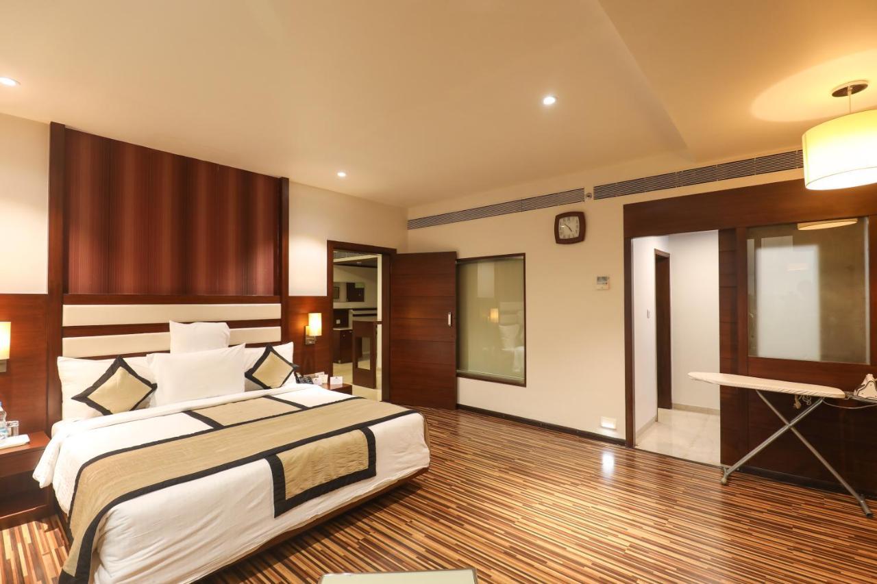Hotel Sandy'S Tower Бхубанешвара Экстерьер фото