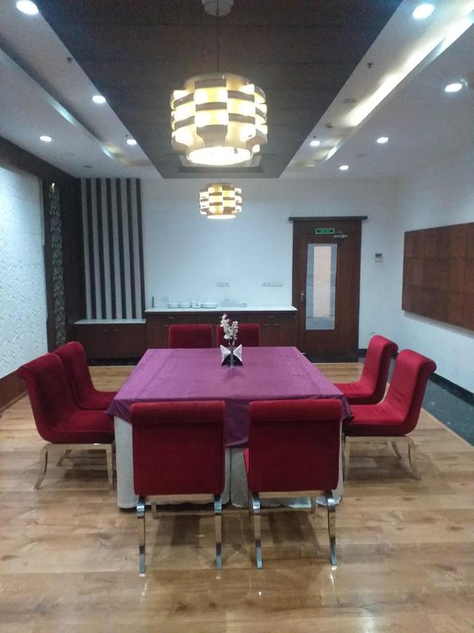 Hotel Sandy'S Tower Бхубанешвара Экстерьер фото