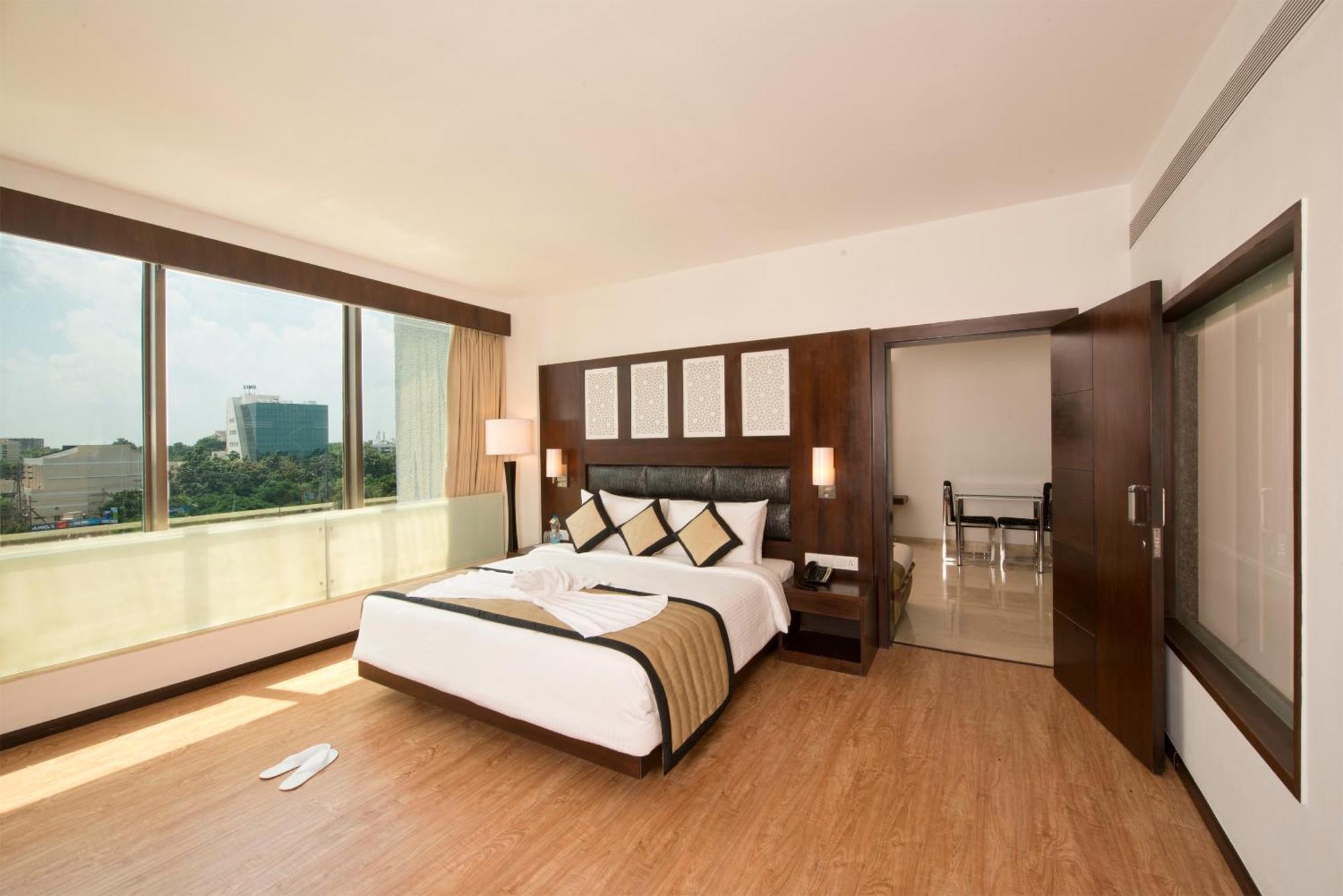 Hotel Sandy'S Tower Бхубанешвара Экстерьер фото