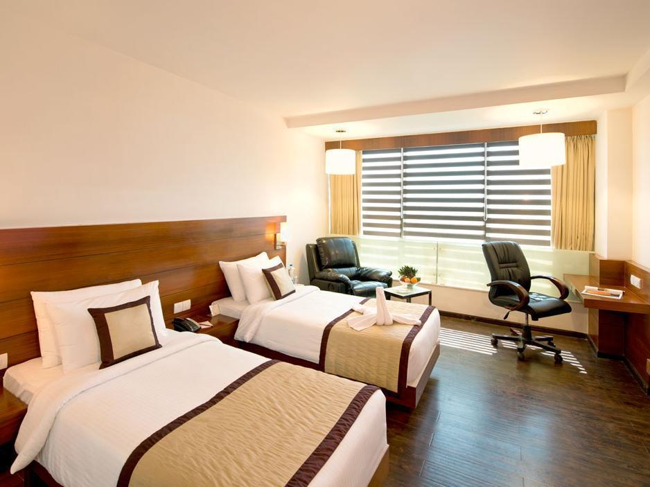 Hotel Sandy'S Tower Бхубанешвара Экстерьер фото