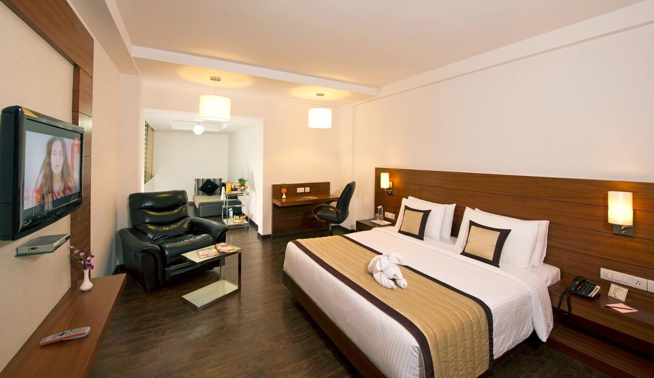 Hotel Sandy'S Tower Бхубанешвара Экстерьер фото